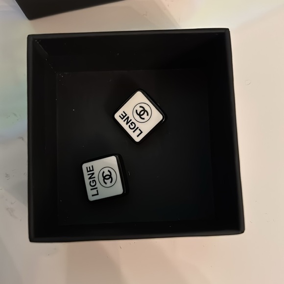 Clip on Chanel square earrings! - Picture 6 of 6